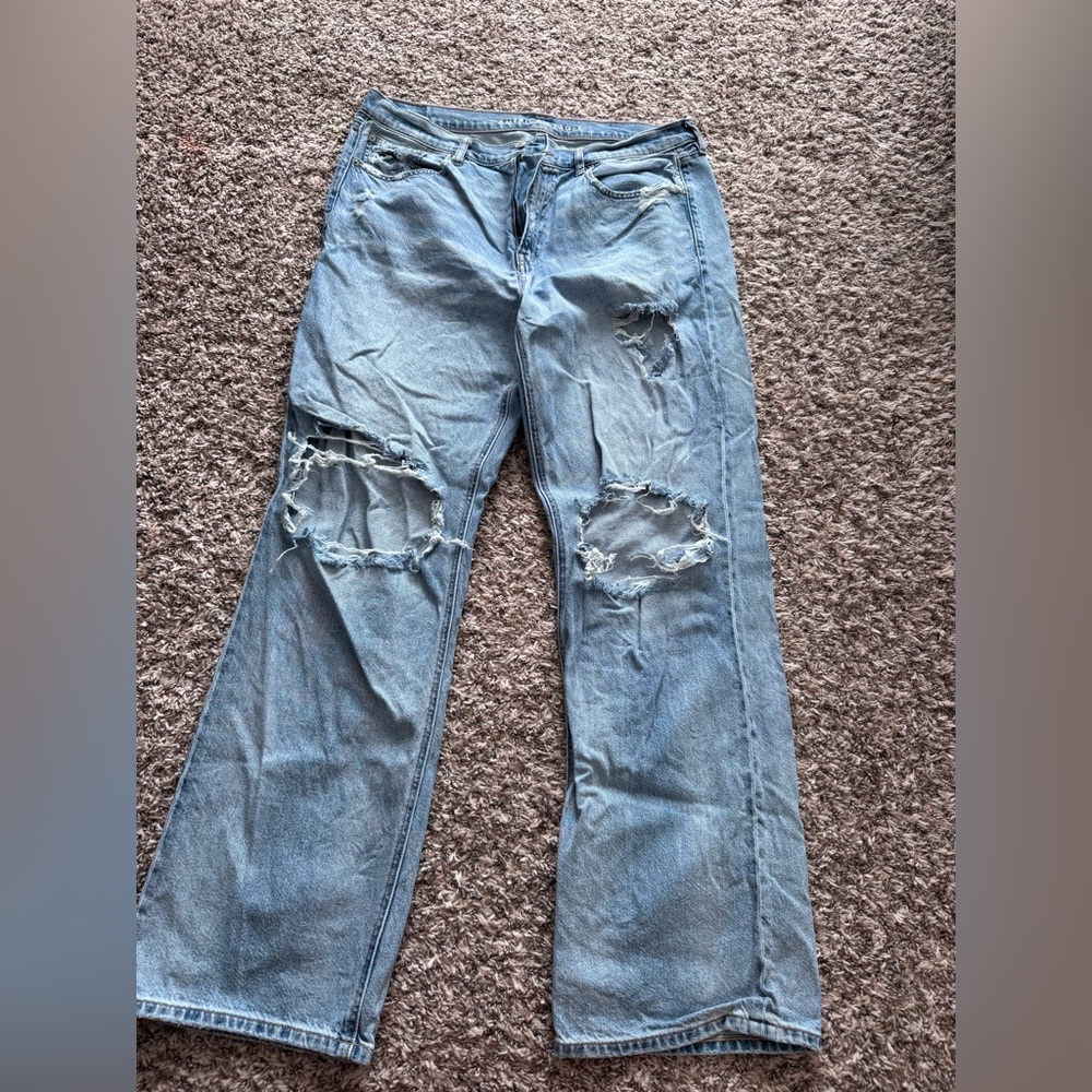American Eagle Outfitters Light Blue Distressed Boyfriend Jeans